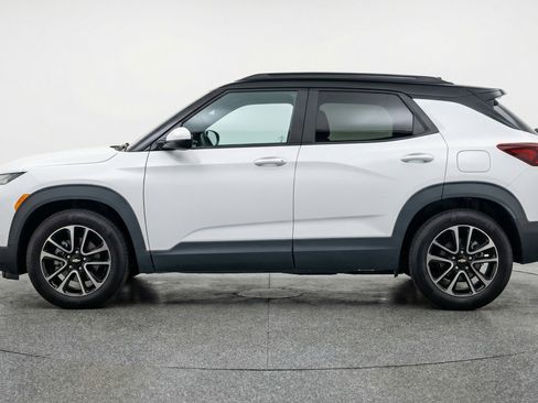 Used 2025 Chevrolet TrailBlazer LT image 5