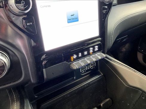 Used 2022 RAM 1500 Limited w/ Body-Colour Bumper Group AWD/4WD image 15