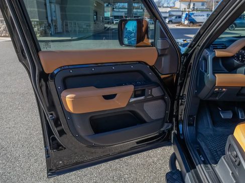 Used 2024 Land Rover Defender 110 V8 image 37