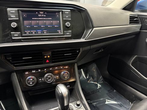 Used 2020 Volkswagen Jetta SE w/ SE Cold Weather Package FWD image 25