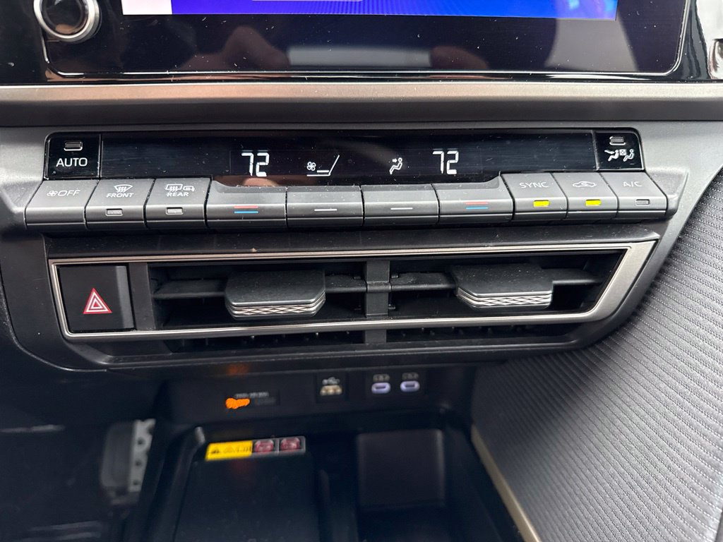Used 2025 Toyota Camry SE FWD image 18