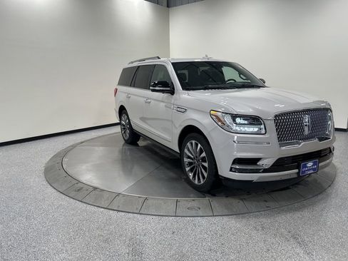 Used 2021 Lincoln Navigator Reserve image 4