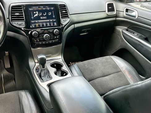 Used 2020 Jeep Grand Cherokee Altitude image 24