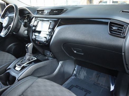 Used 2021 Nissan Rogue Sport SV w/ Technology Package image 38