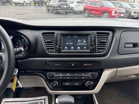 Used 2021 Kia Sedona LX image 21