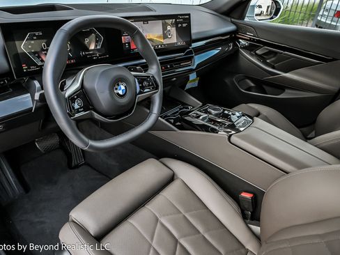 Used 2024 BMW 530i xDrive image 26