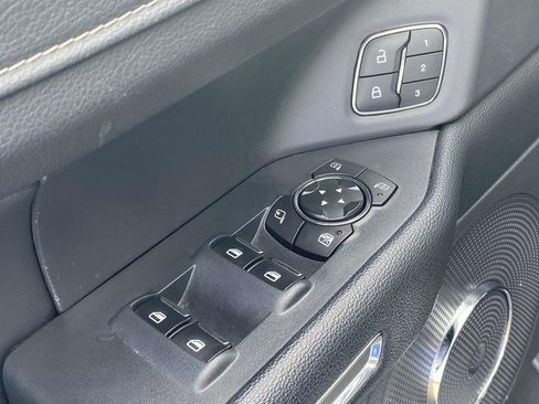 Used 2024 Ford Expedition XLT RWD image 18