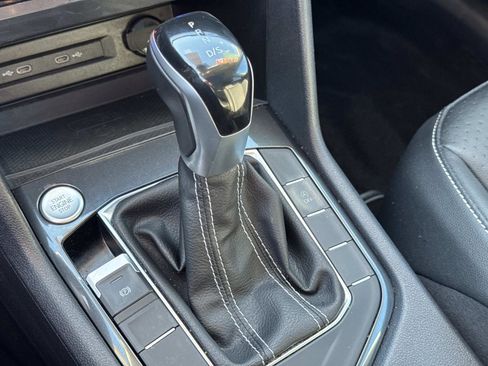 Certified 2023 Volkswagen Tiguan SE w/ Panoramic Sunroof Package image 23