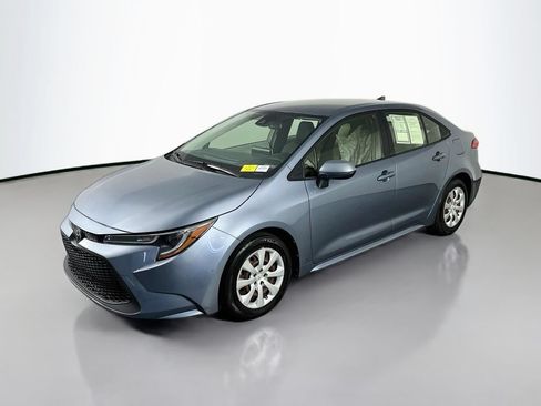 Used 2020 Toyota Corolla LE FWD image 3