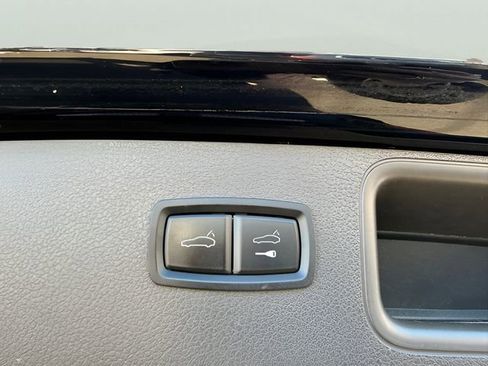 Used 2017 Porsche Macan image 9