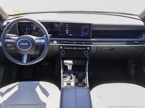 Certified 2025 Hyundai Santa Cruz SEL image 6