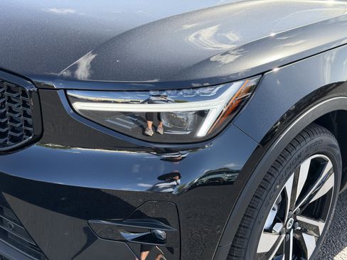 New 2026 Volvo XC40 B5 Ultra w/ Protection Package AWD/4WD image 8