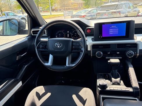 Used 2024 Toyota Tacoma TRD Off-Road image 9