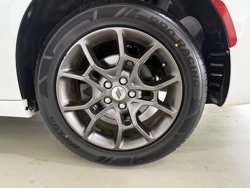 Used 2018 Dodge Charger GT image 28