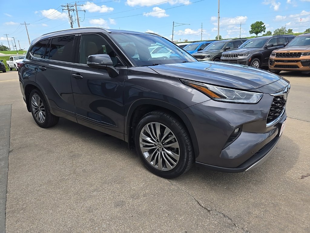 Used 2021 Toyota Highlander Platinum AWD/4WD image 16
