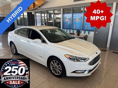 Used 2017 Ford Fusion SE w/ Equipment Group 602A FWD image 1