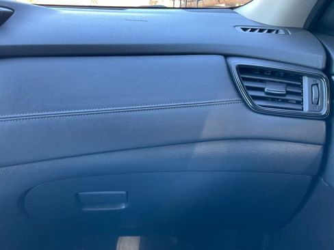 Used 2020 Nissan Rogue SL w/ Premium Package image 36