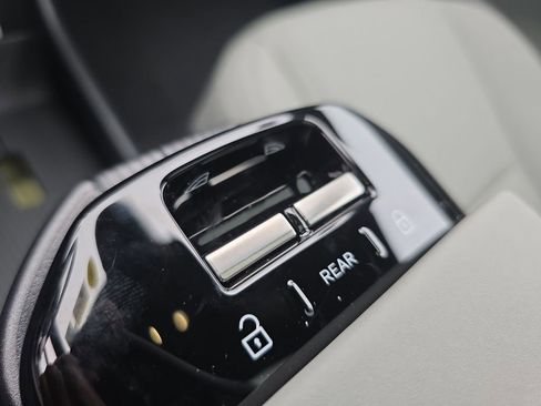 New 2026 Volvo EX30 Cross Country Ultra image 38