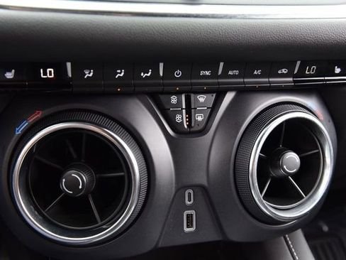 Used 2025 Chevrolet Blazer LT AWD/4WD image 14