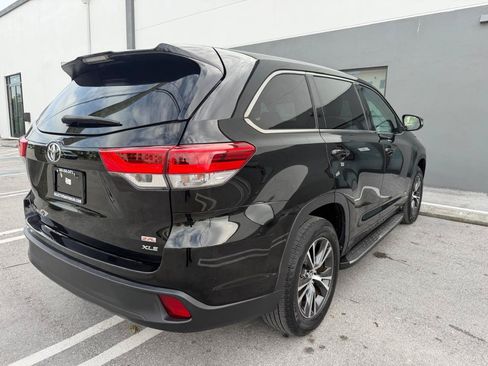 Used 2018 Toyota Highlander LE FWD image 4