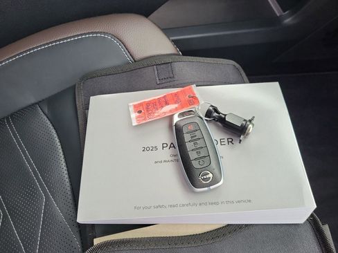 New 2025 Nissan Pathfinder Platinum w/ Black Appearance Package image 33