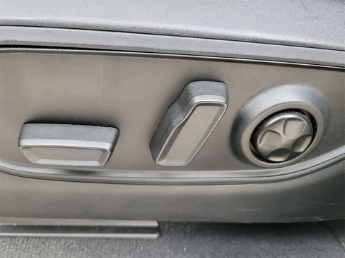 Used 2024 Jeep Grand Cherokee L Laredo image 17