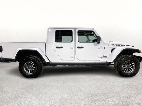 New 2026 Jeep Gladiator Mojave image 8