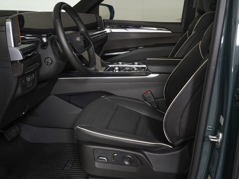 Used 2026 Cadillac Escalade Sport w/ Touring Package AWD/4WD image 15