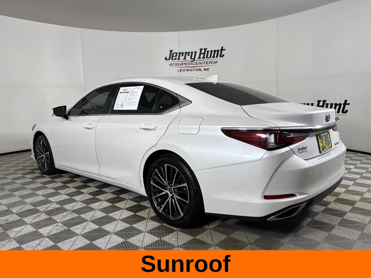 Used 2024 Lexus ES 350 w/ Premium Package FWD image 9