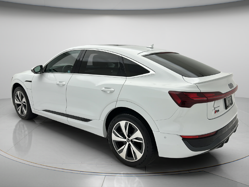 Used 2024 Audi Q8 e-tron Premium Plus AWD/4WD image 4