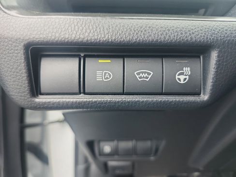 Used 2025 Toyota Prius FWD image 9