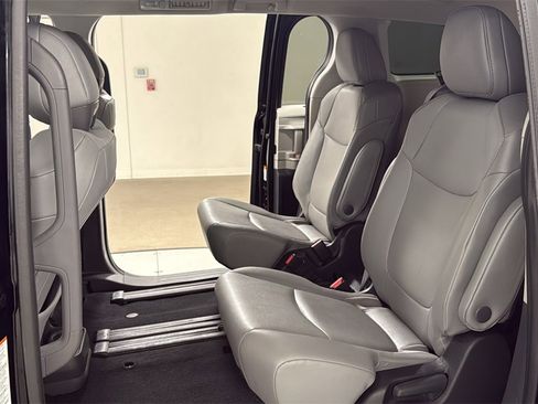 Used 2024 Toyota Sienna XLE image 15