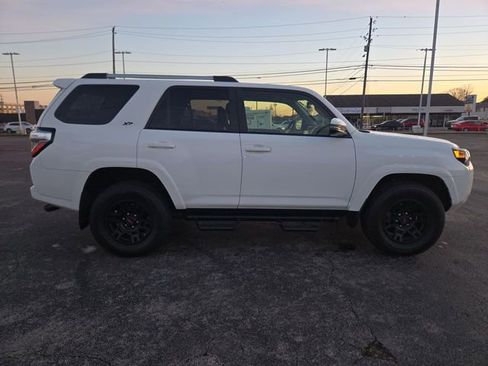 Used 2022 Toyota 4Runner SR5 Premium w/ Moonroof Package image 9