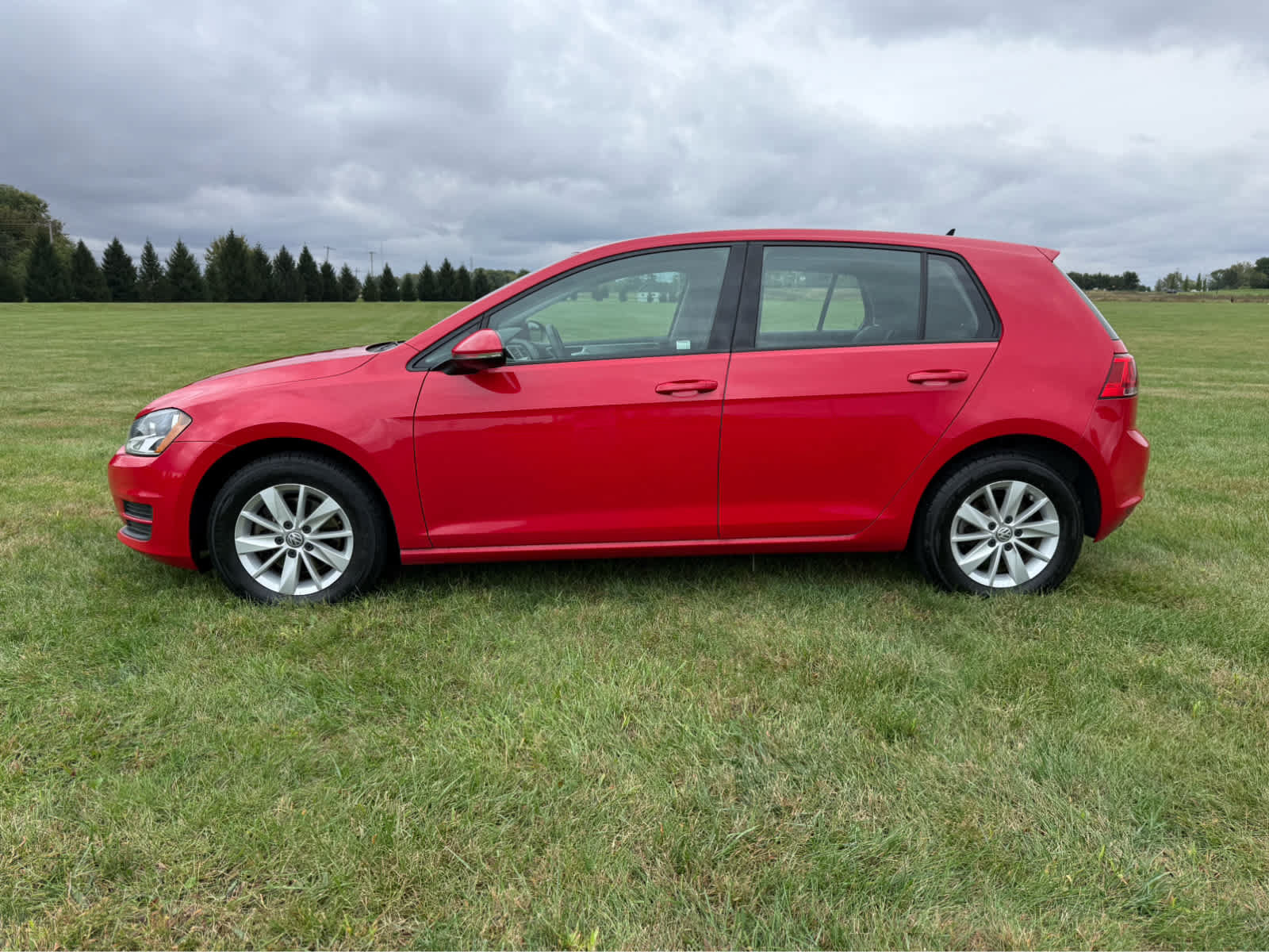 Used 2017 Volkswagen Golf S FWD image 3