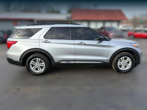 Used 2021 Ford Explorer XLT image 8