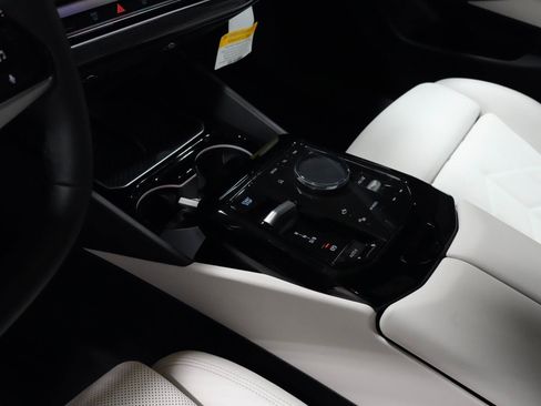 Used 2026 BMW i5 eDrive40 AWD/4WD image 5