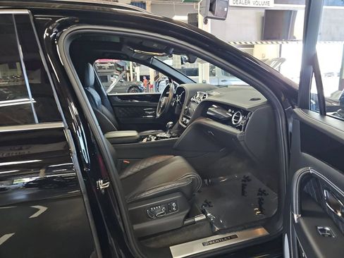 Used 2018 Bentley Bentayga AWD/4WD image 12