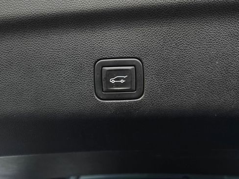 Used 2024 GMC Yukon XL SLT AWD/4WD image 26