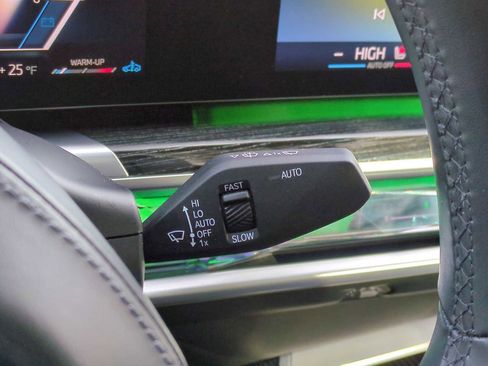 Certified 2024 BMW 760i xDrive w/ Executive Package image 27