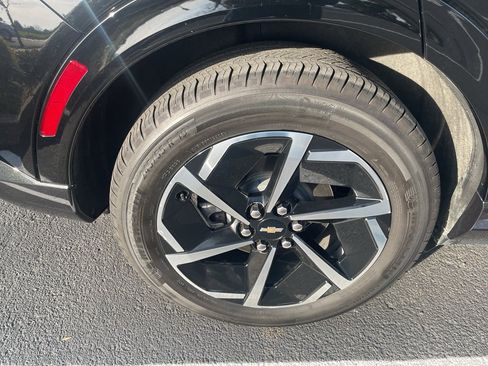 Used 2025 Chevrolet Equinox EV LT w/ Convenience Package image 9