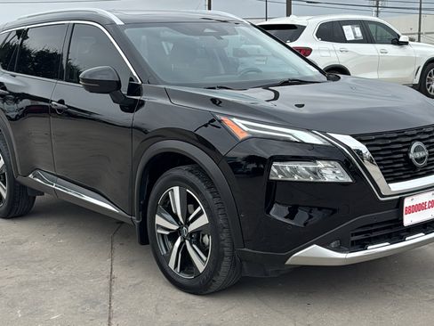 Used 2022 Nissan Rogue Platinum w/ Head-Up Display Package image 3