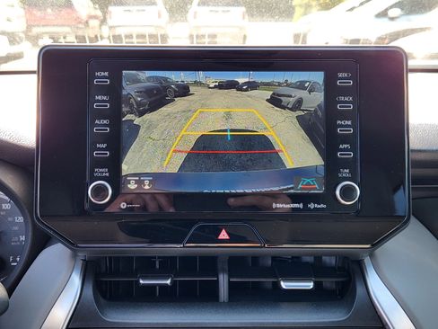 Used 2022 Toyota Venza XLE AWD/4WD image 13