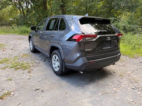 Used 2022 Toyota RAV4 LE AWD/4WD image 3