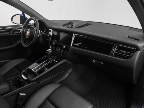 Used 2025 Porsche Macan image 21