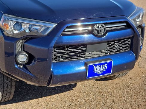Used 2022 Toyota 4Runner SR5 RWD image 9