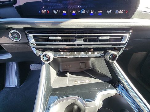 New 2026 Chevrolet Traverse LT image 23