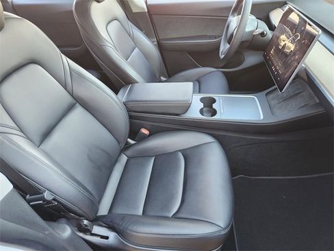 Used 2022 Tesla Model Y Long Range image 8