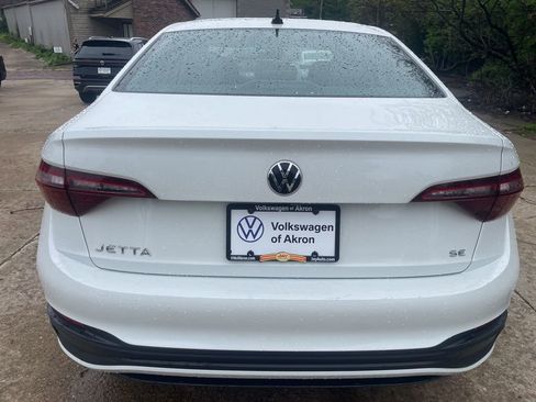 Used 2023 Volkswagen Jetta SE FWD image 3