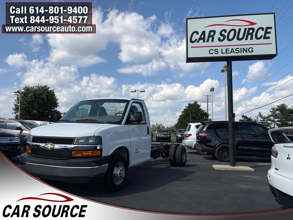 Used 2023 Chevrolet Express 4500 w/ Ambulance Package RWD image 1