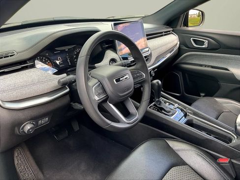 Used 2024 Jeep Compass Latitude AWD/4WD image 17